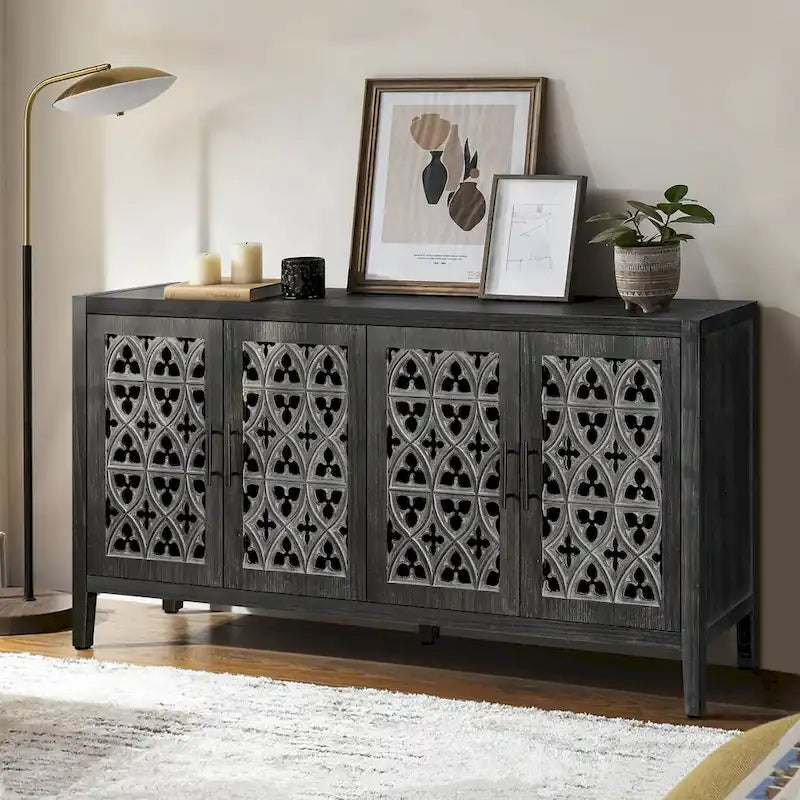 Credenza antica traforata a quattro ante