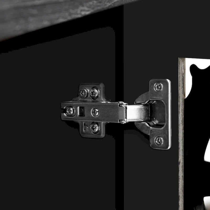 Credenza antica traforata a quattro ante