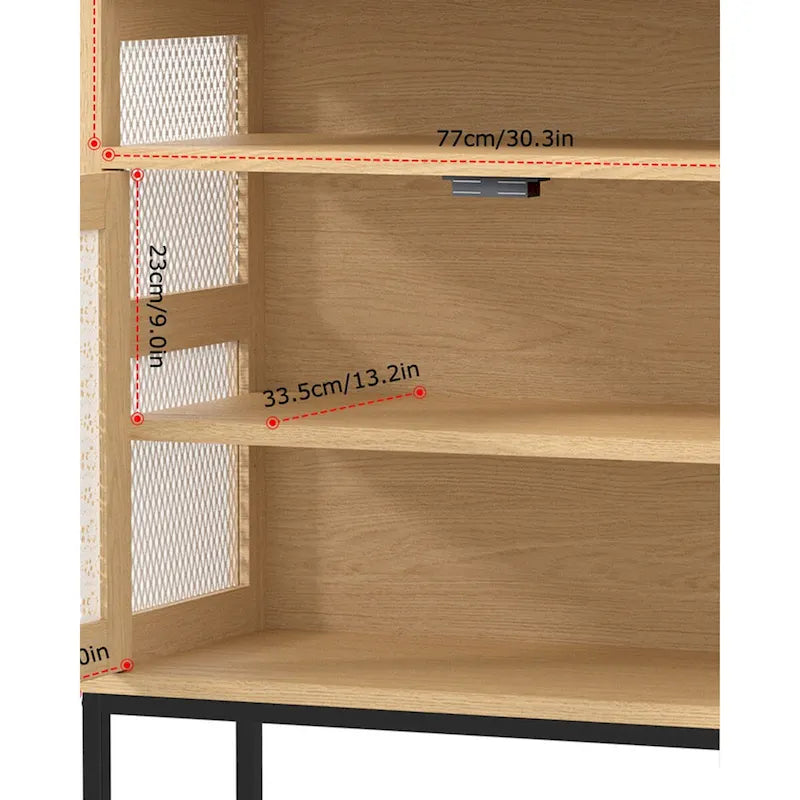 Credenza in legno naturale con ante traforate, mobile contenitore con ripiani aperti per corridoio