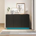 Credenza contenitore a 3 ante con linee intagliate e LED, ripiano regolabile, ampio mobile d'accento