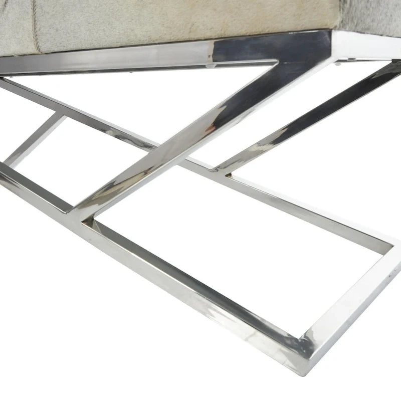 Panca geometrica in pelle con base angolata in metallo argentato - grigio chiaro