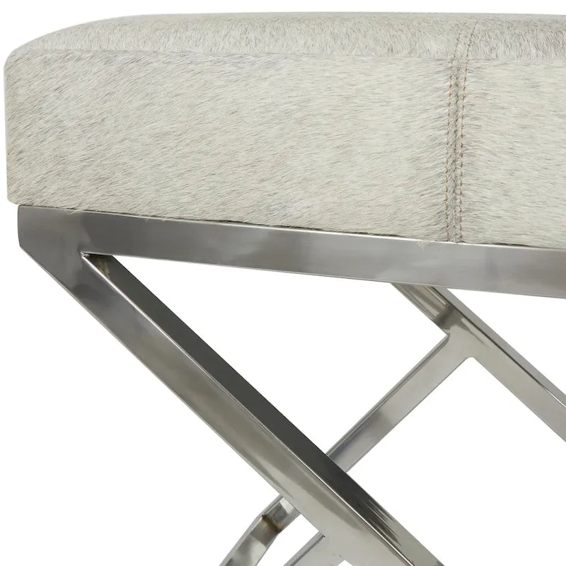 Panca geometrica in pelle con base angolata in metallo argentato - grigio chiaro